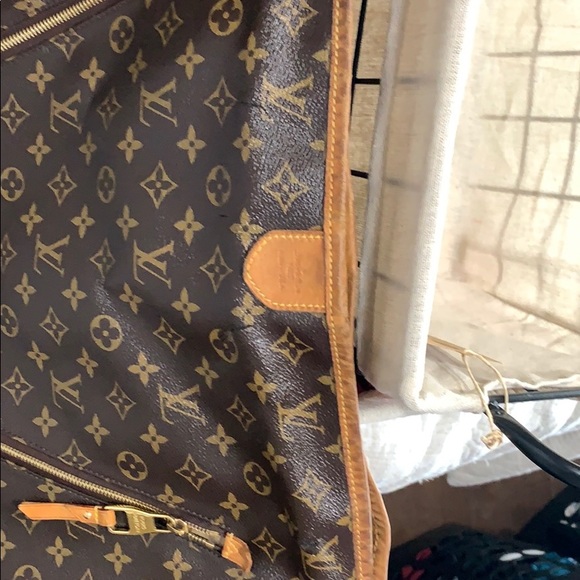 Authentic Louis Vuitton - Picture 2 of 5